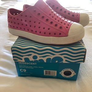 Girls pink iridescent Natives 9C